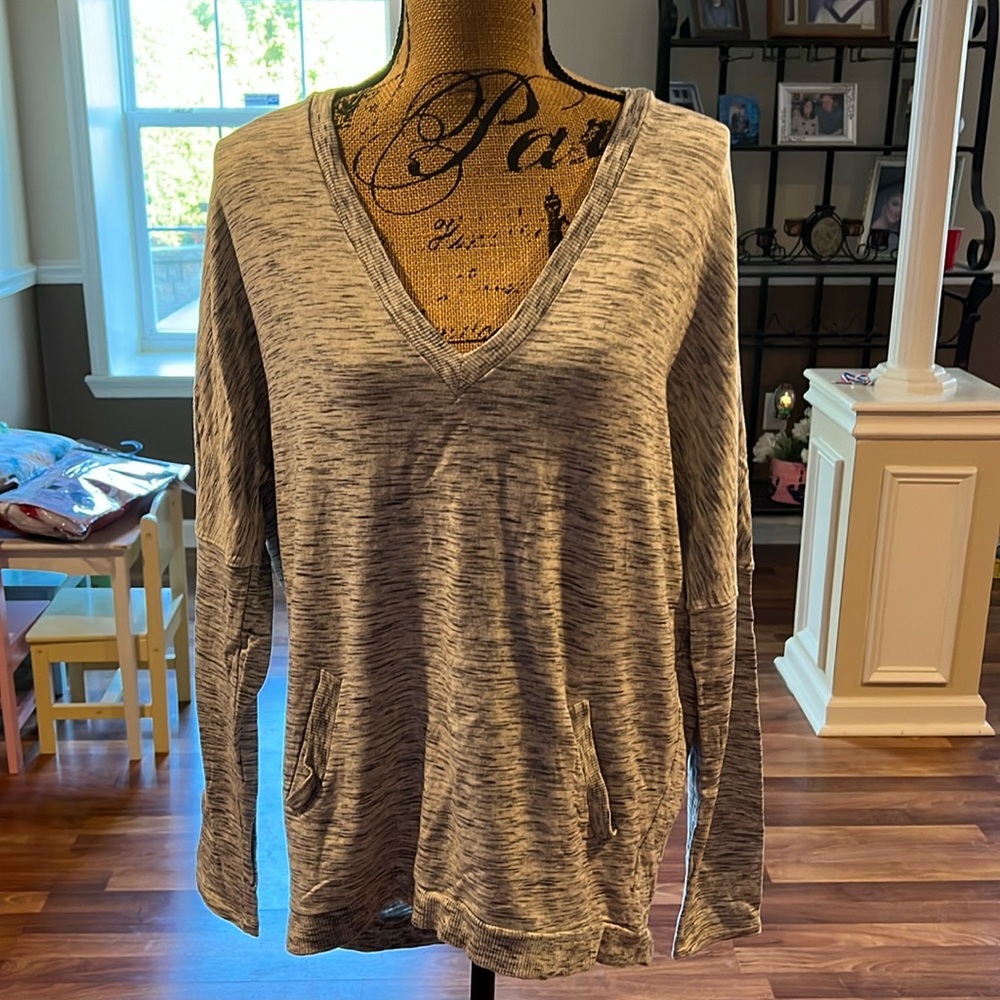 Express size medium gray hi low vneck sweatshirt with pockets